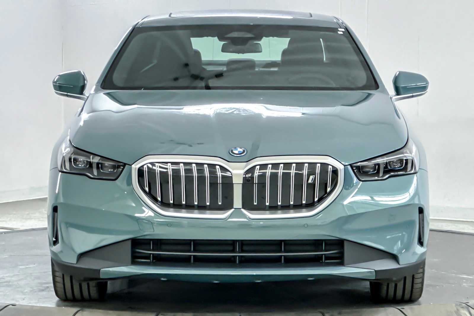 Thumbnail: 2026 BMW i5 - 10