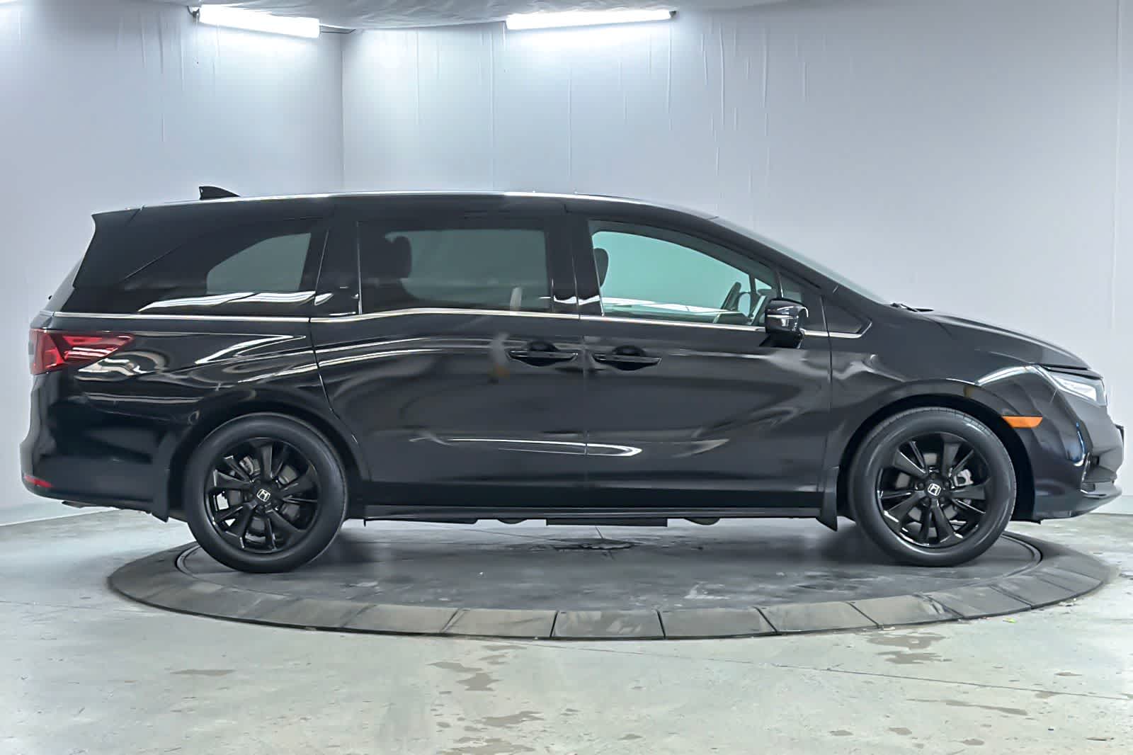 Thumbnail: 2023 Honda Odyssey - 8