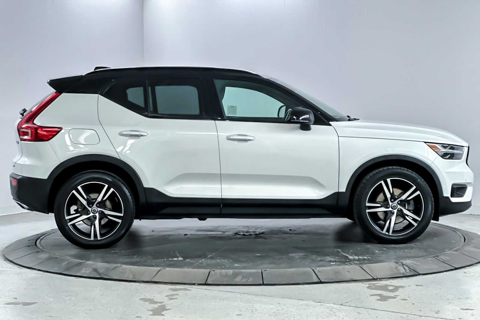 Thumbnail: 2020 Volvo XC40 - 8