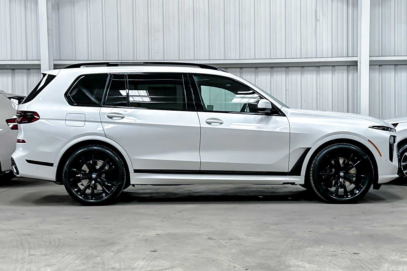 Thumbnail: 2026 BMW X7 - 8