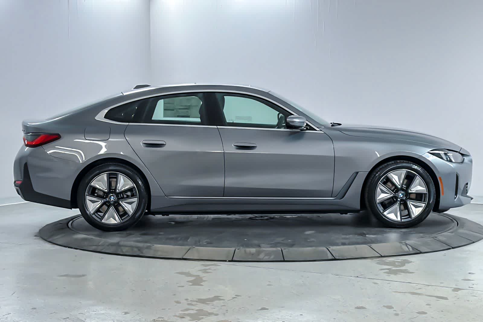 Thumbnail: 2026 BMW i4 - 8