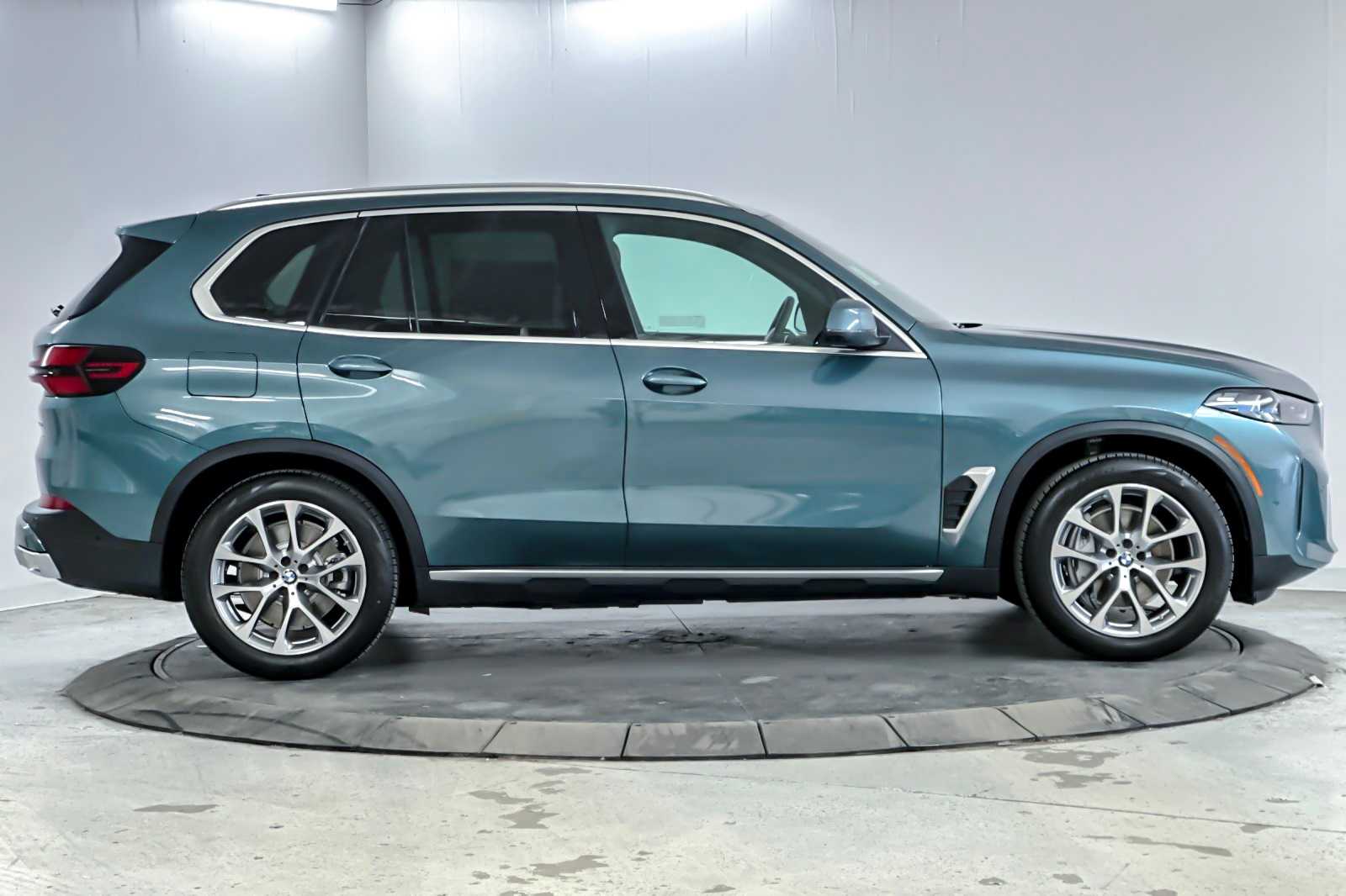 Thumbnail: 2026 BMW X5 - 8
