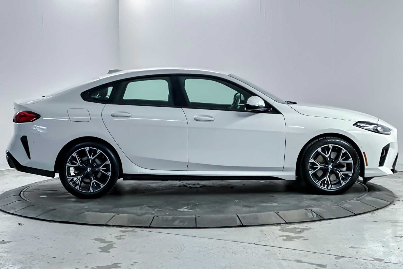 Thumbnail: 2026 BMW 2 Series - 8