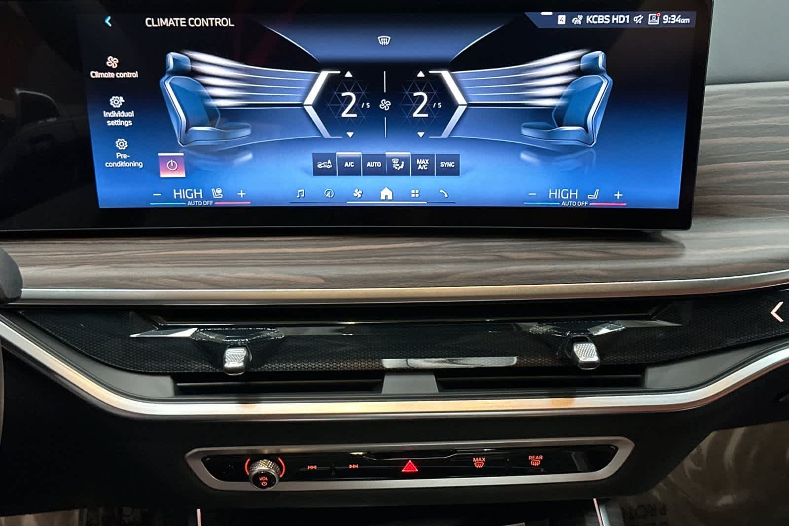 Thumbnail: 2026 BMW X7 - 21