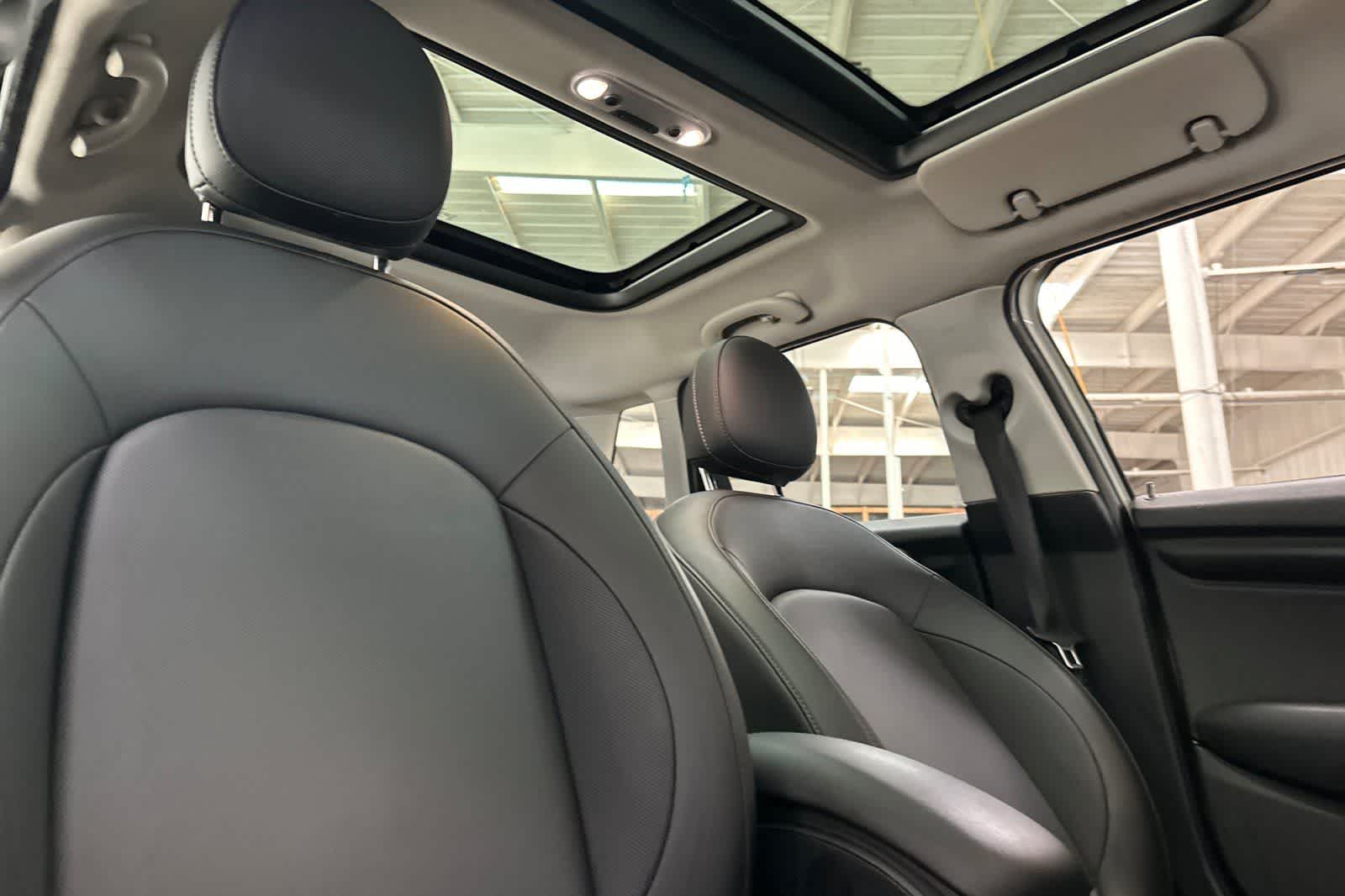 Thumbnail: 2019 MINI Cooper Hardtop - 17