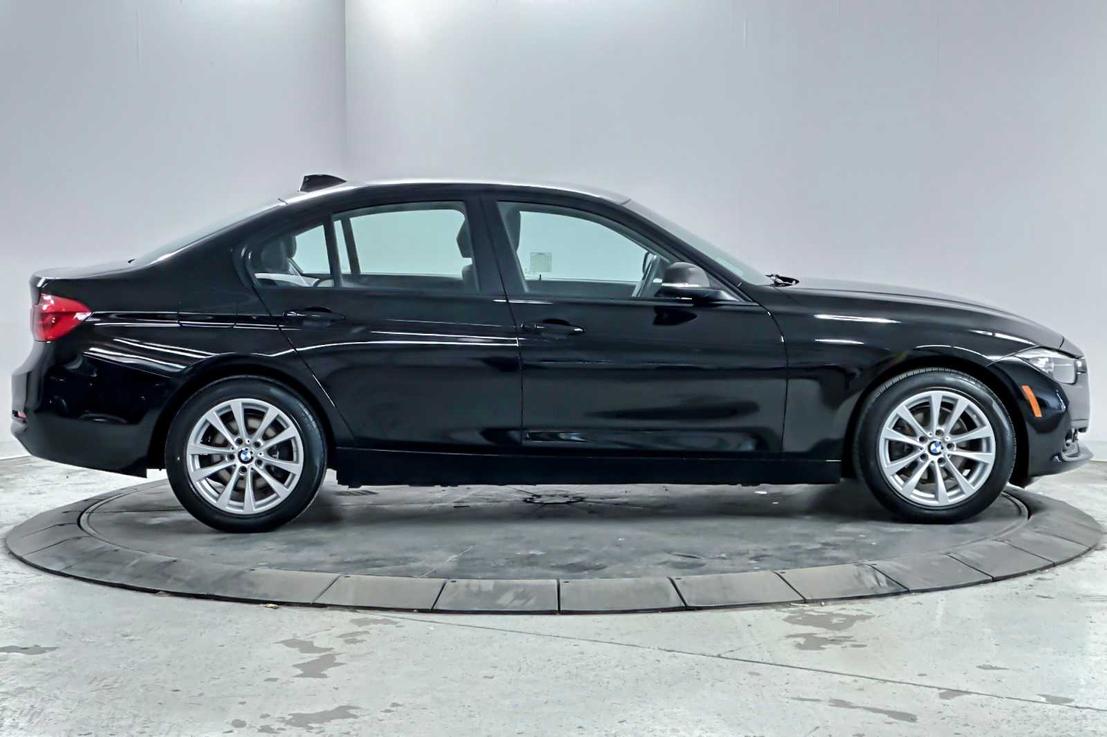 Thumbnail: 2016 BMW 3 Series - 8