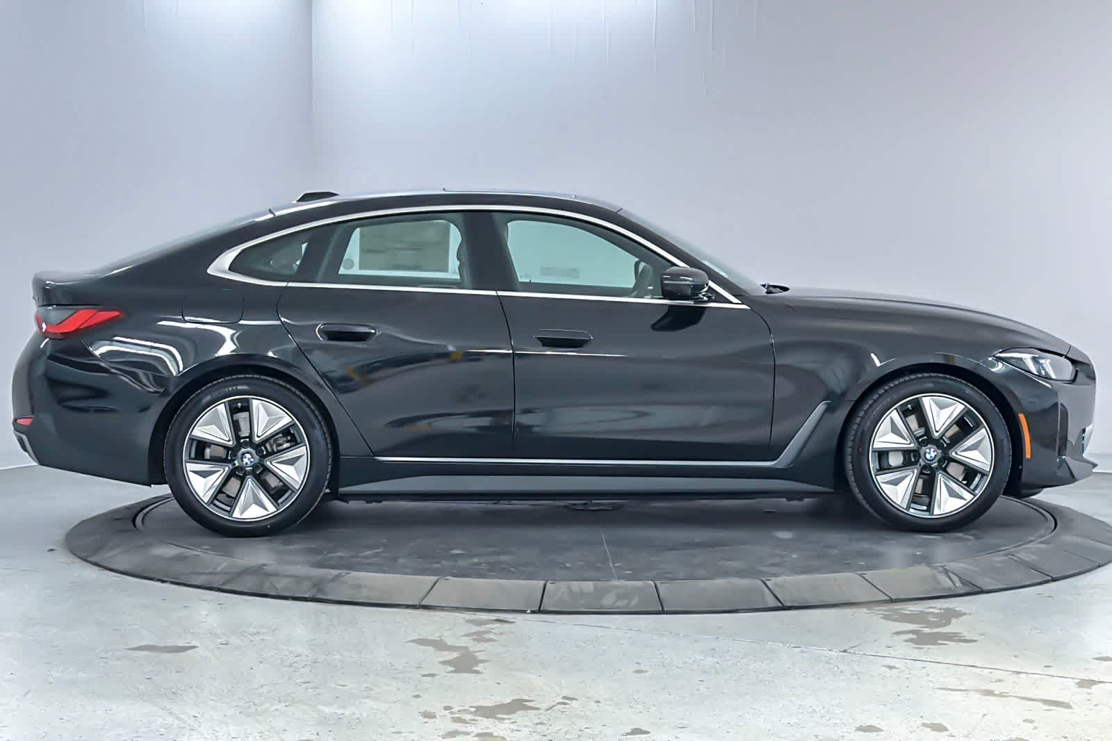 Thumbnail: 2026 BMW i4 - 8