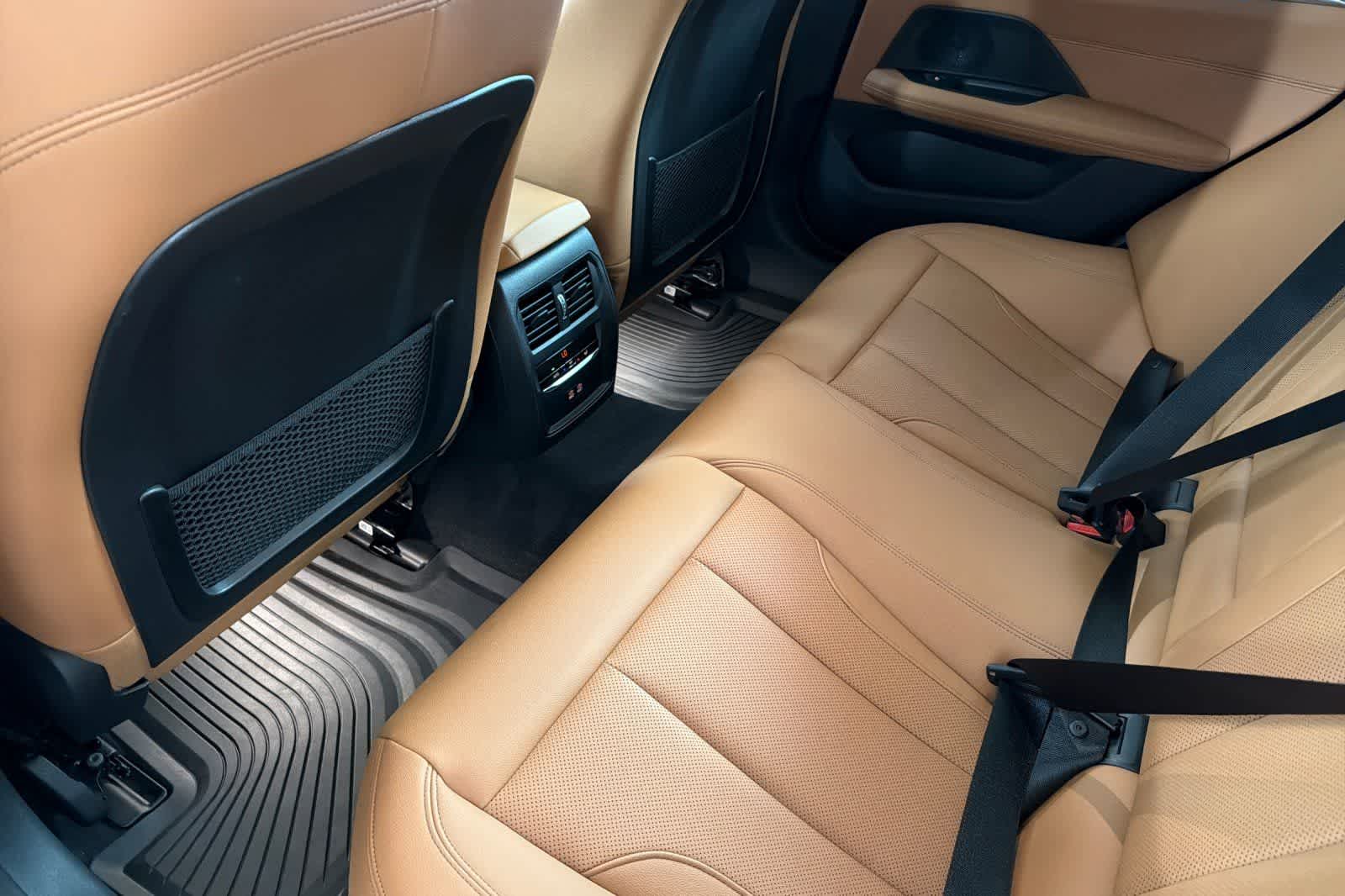 Thumbnail: 2023 BMW i4 - 4