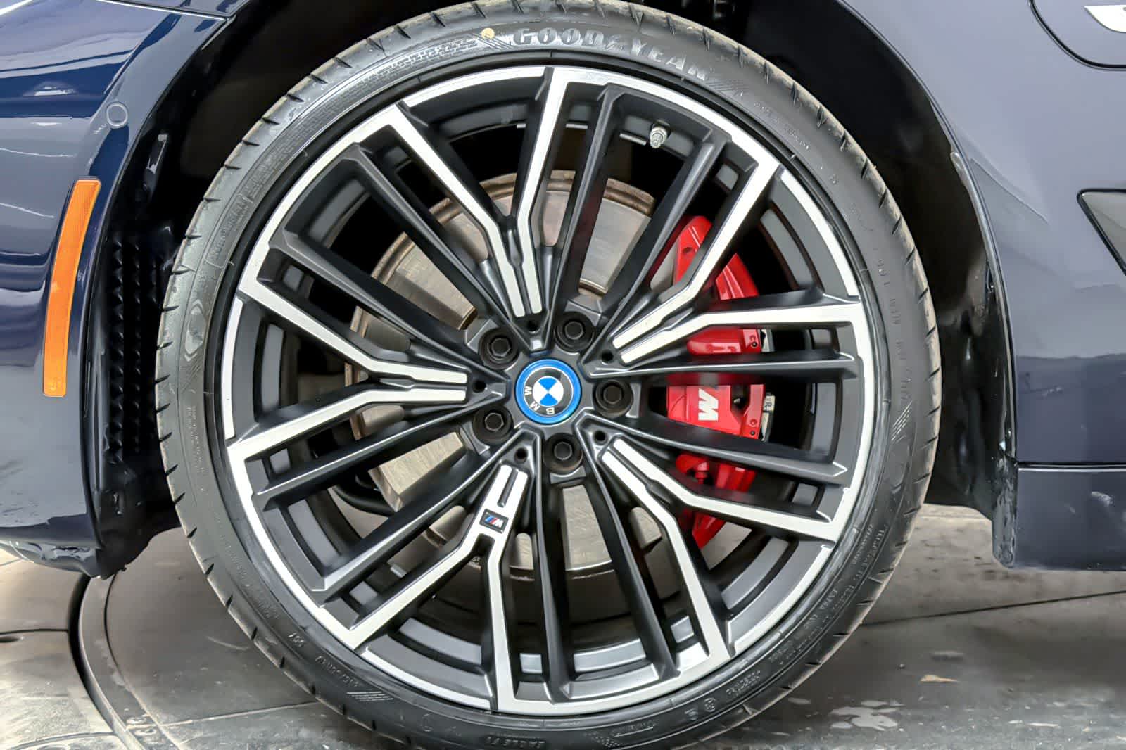 Thumbnail: 2023 BMW 5 Series - 26