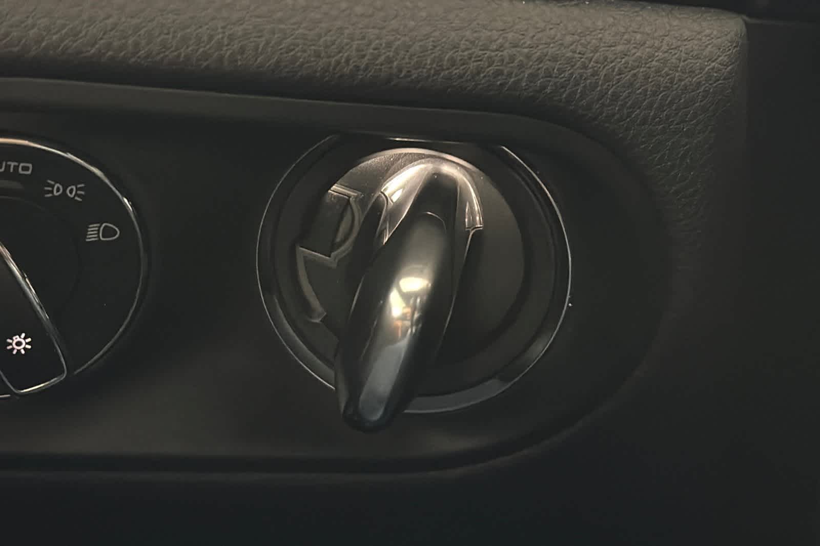 Thumbnail: 2017 Porsche Macan - 23