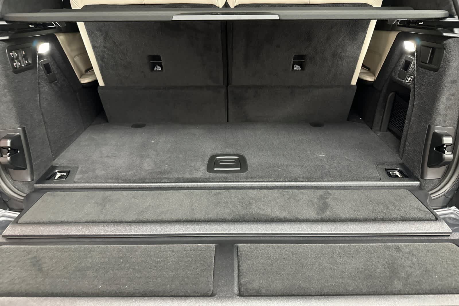 Thumbnail: 2026 BMW X7 - 15