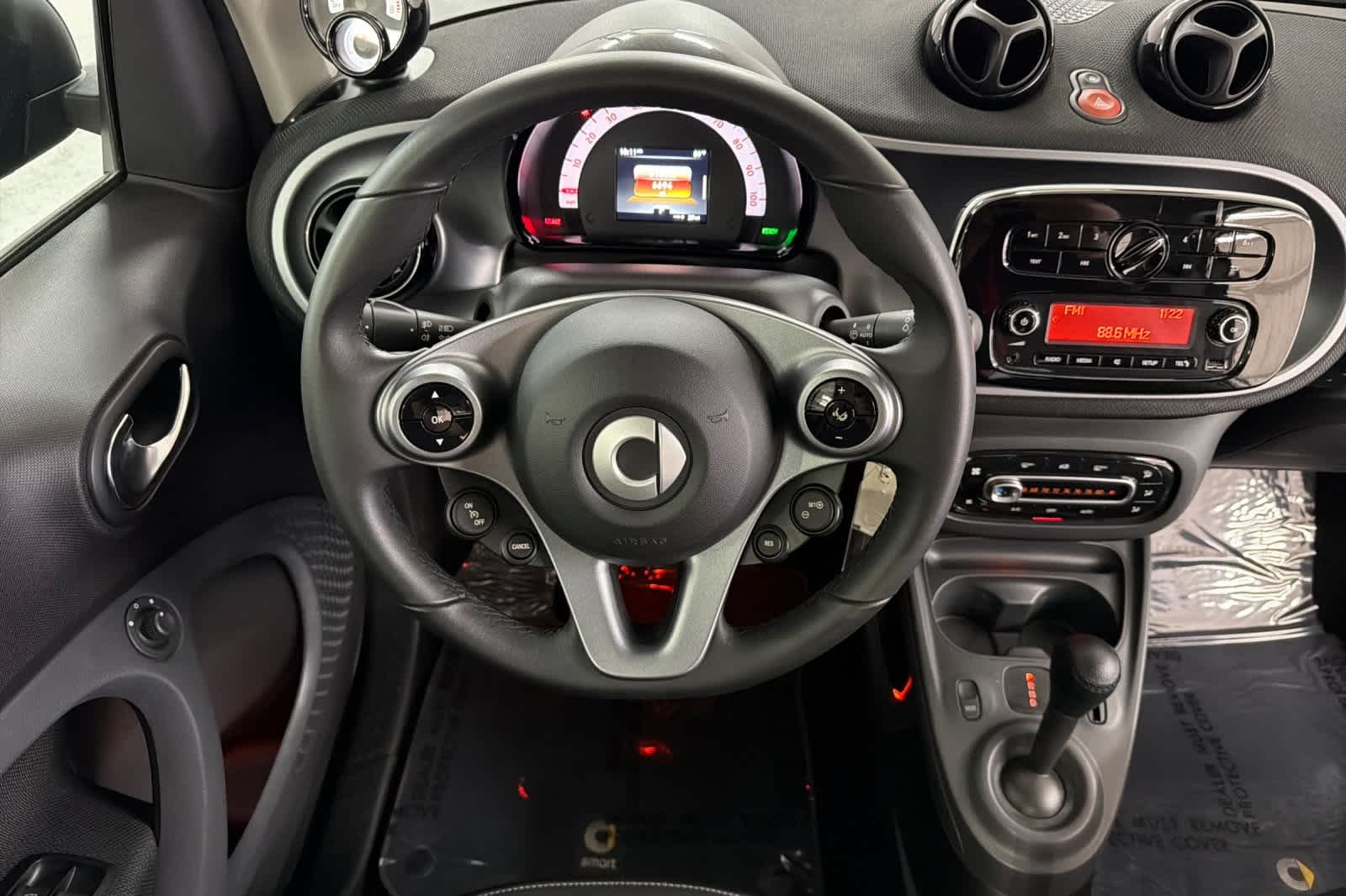 Thumbnail: 2018 smart fortwo - 13