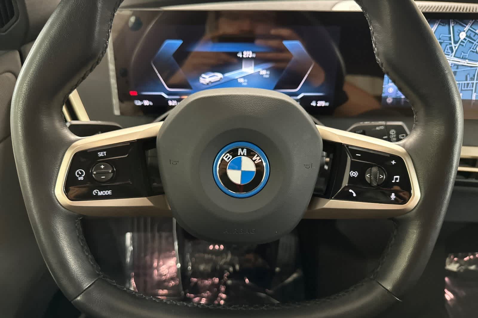 Thumbnail: 2023 BMW iX - 24