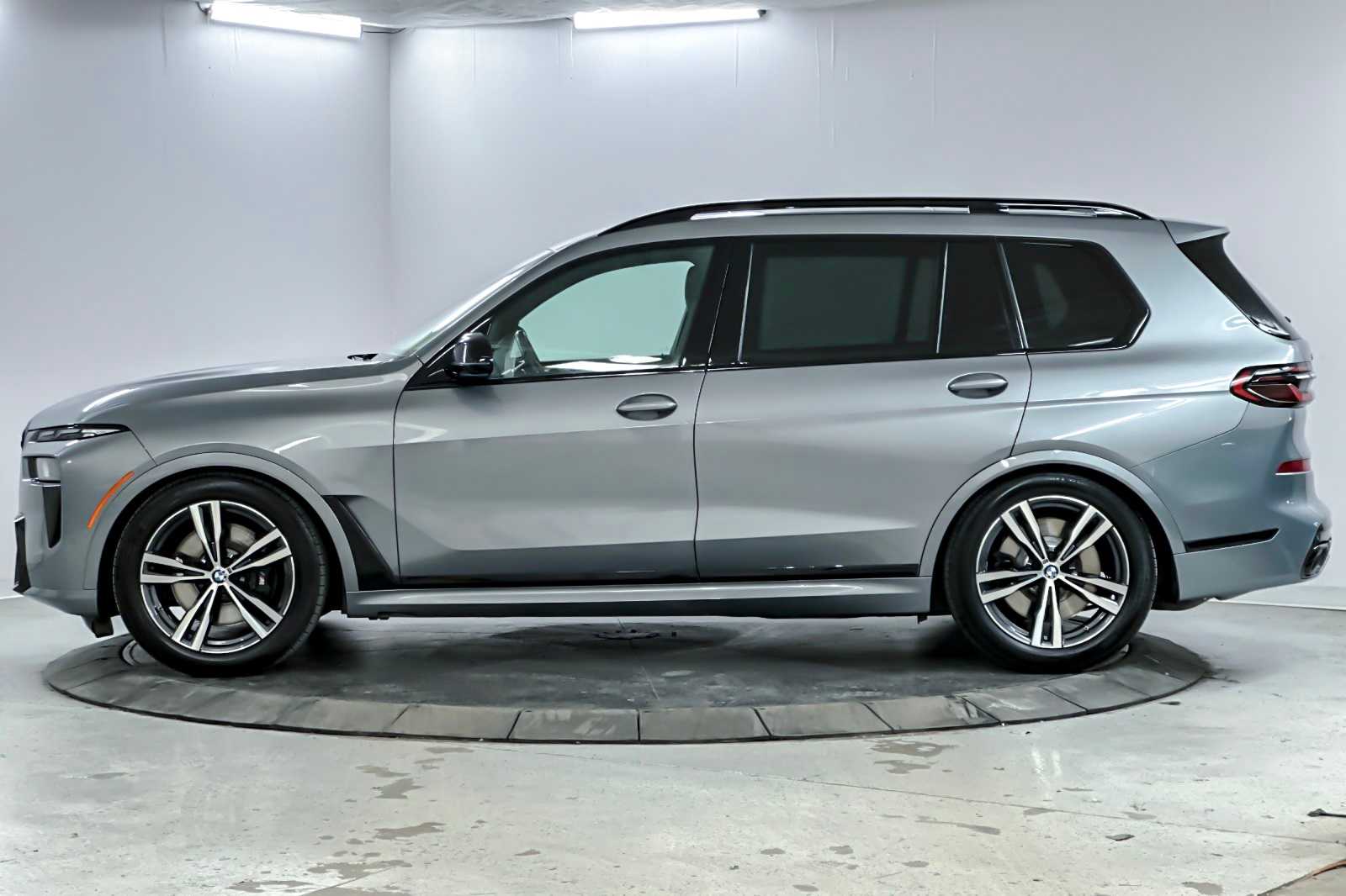 Thumbnail: 2023 BMW X7 - 5