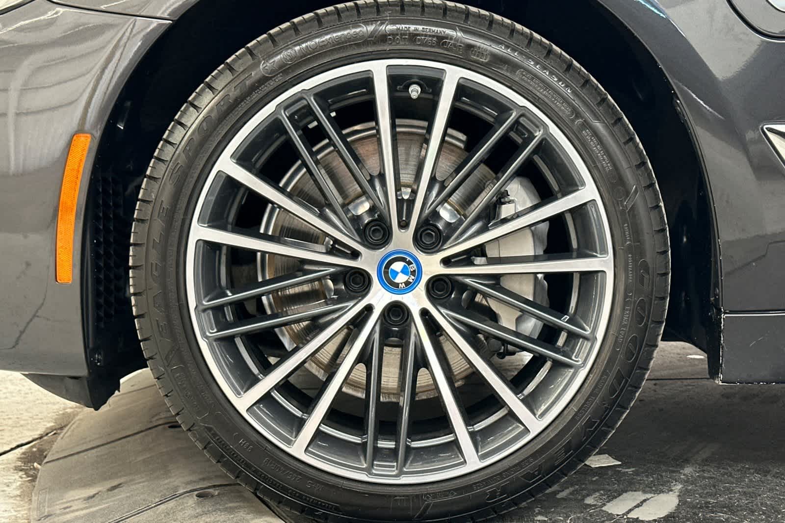 2022 BMW 5 Series 530e 26