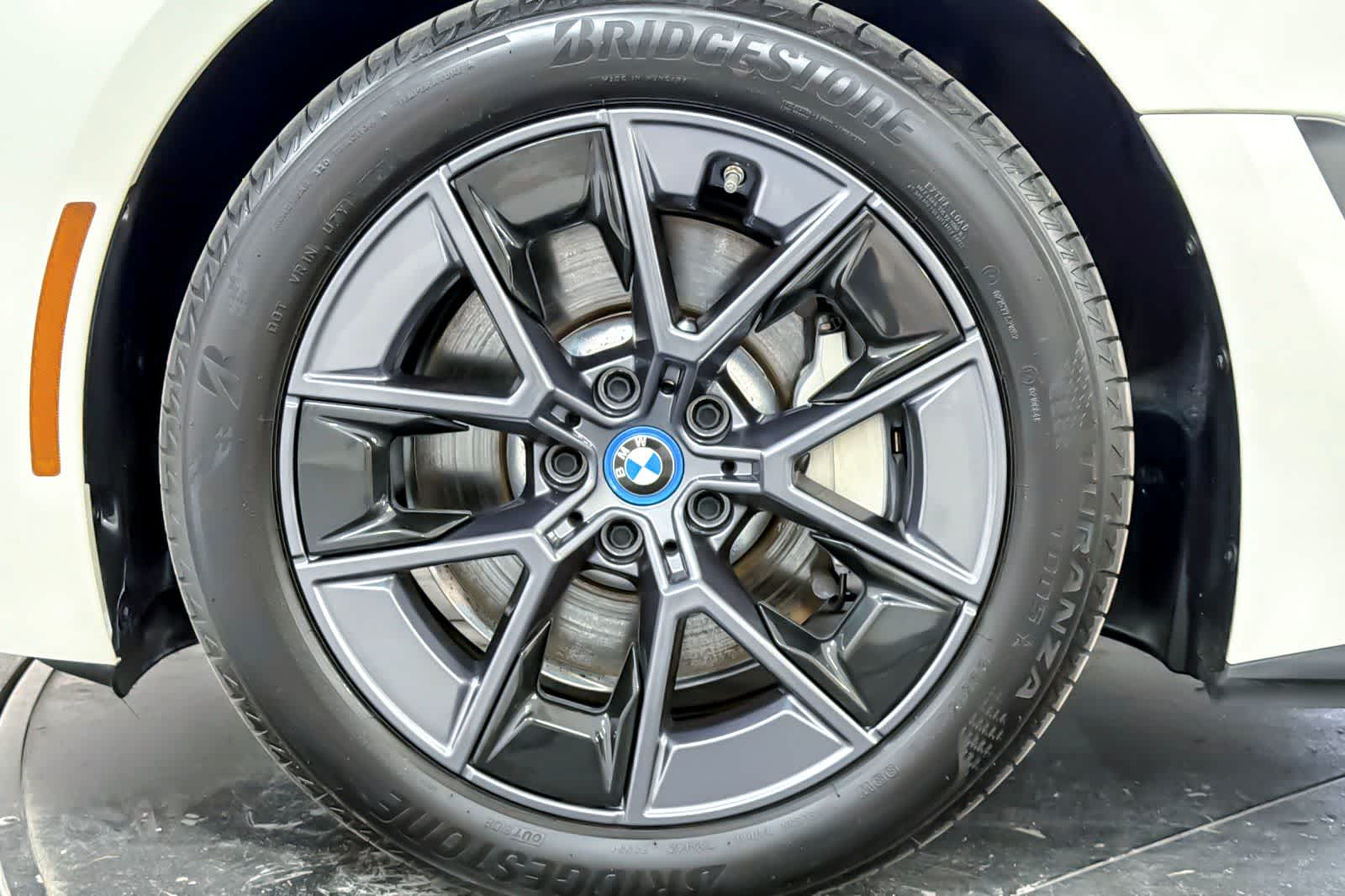 Thumbnail: 2023 BMW i4 - 26
