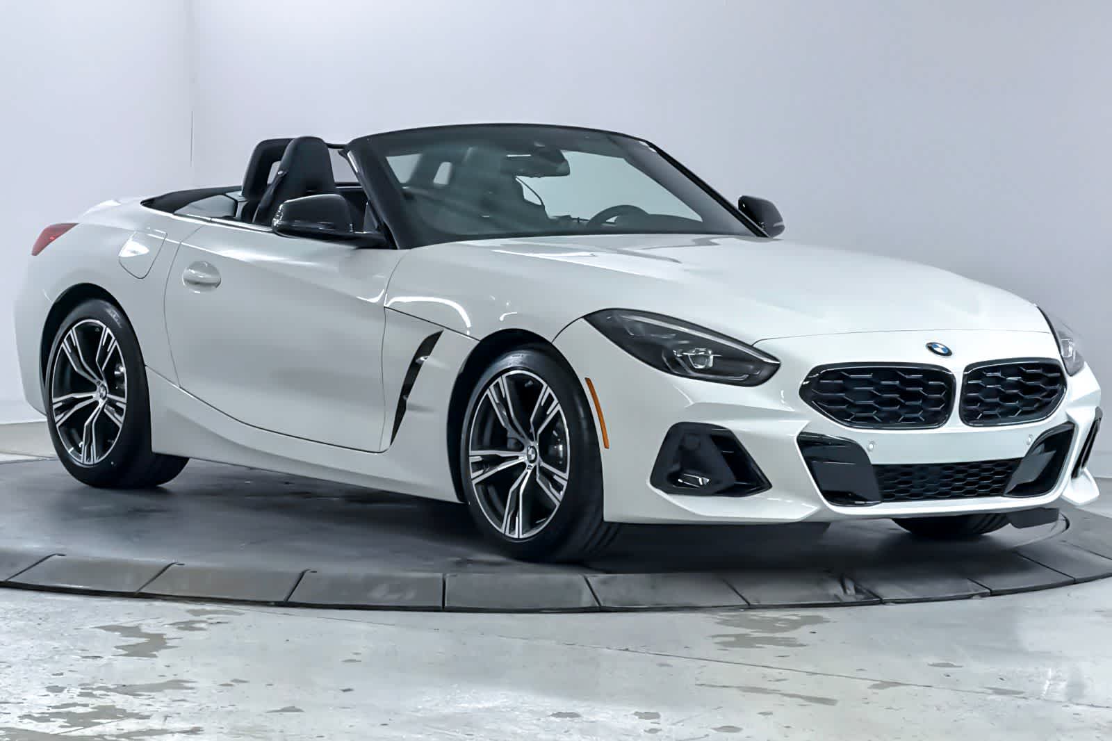 Thumbnail: 2026 BMW Z4 - 8