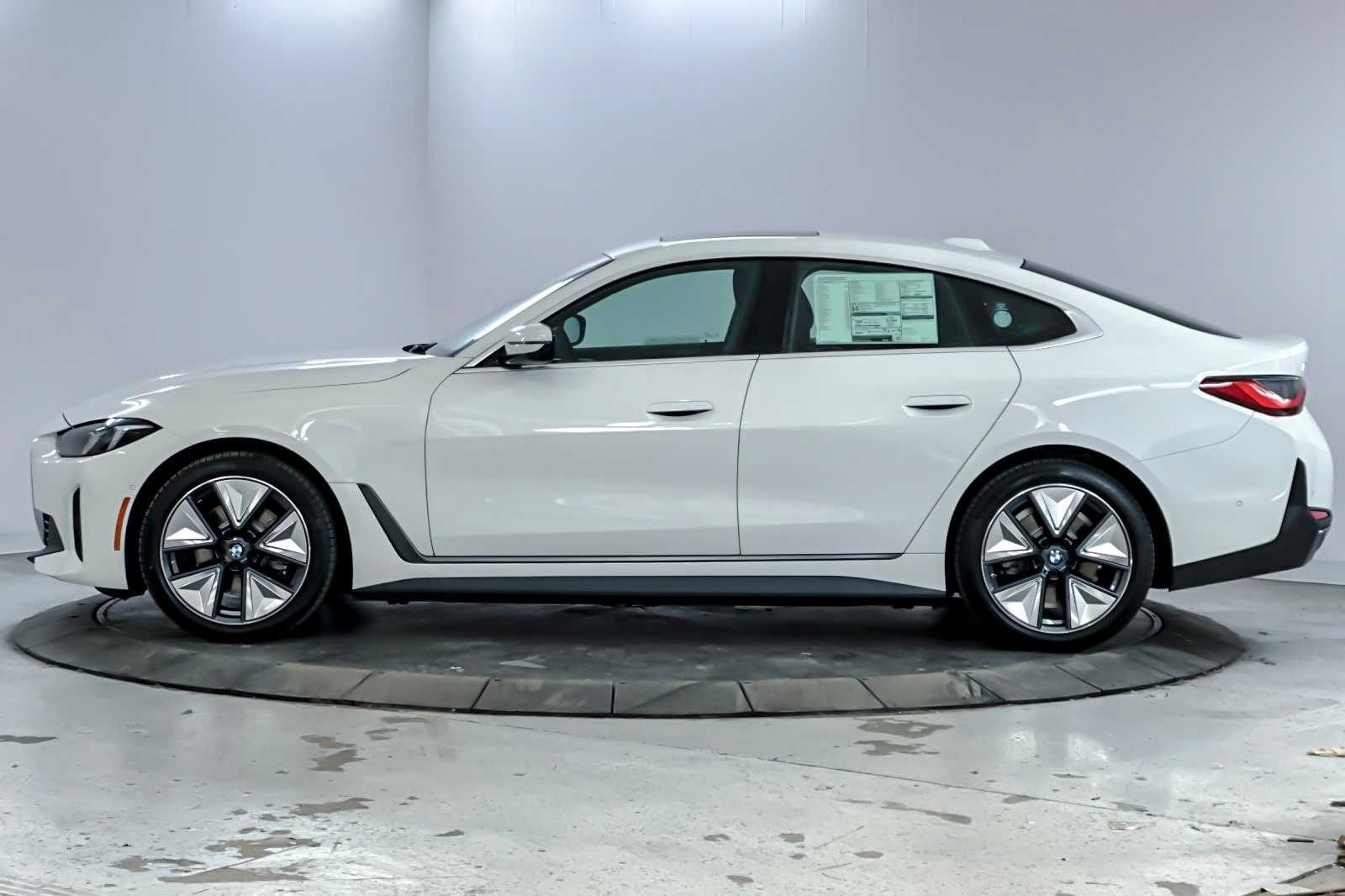 Thumbnail: 2025 BMW i4 - 5