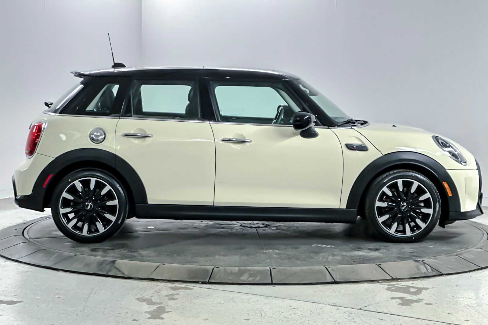 Thumbnail: 2023 MINI Cooper Hardtop - 8