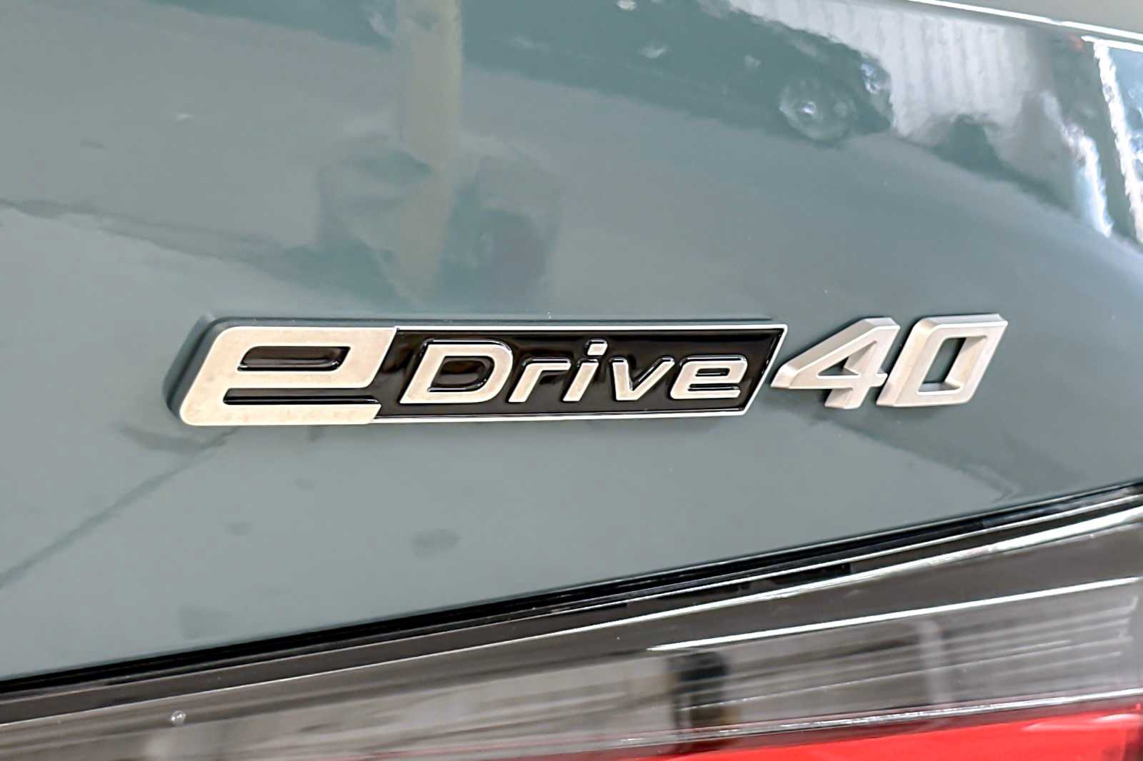 Thumbnail: 2025 BMW i4 - 25