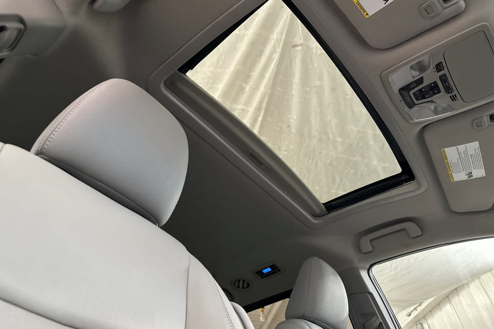 Thumbnail: 2017 Toyota Sienna - 17