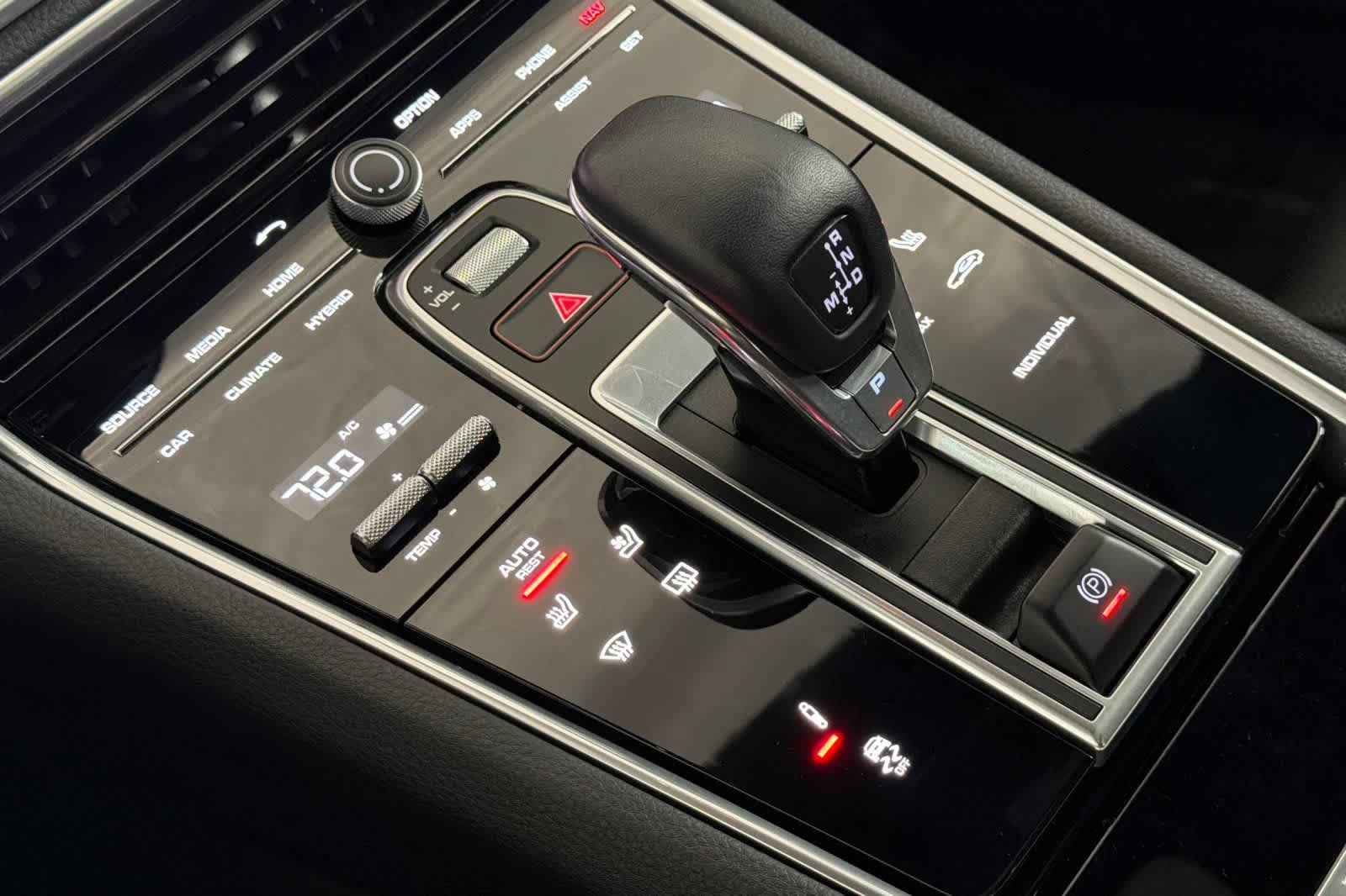 Thumbnail: 2019 Porsche Panamera - 21