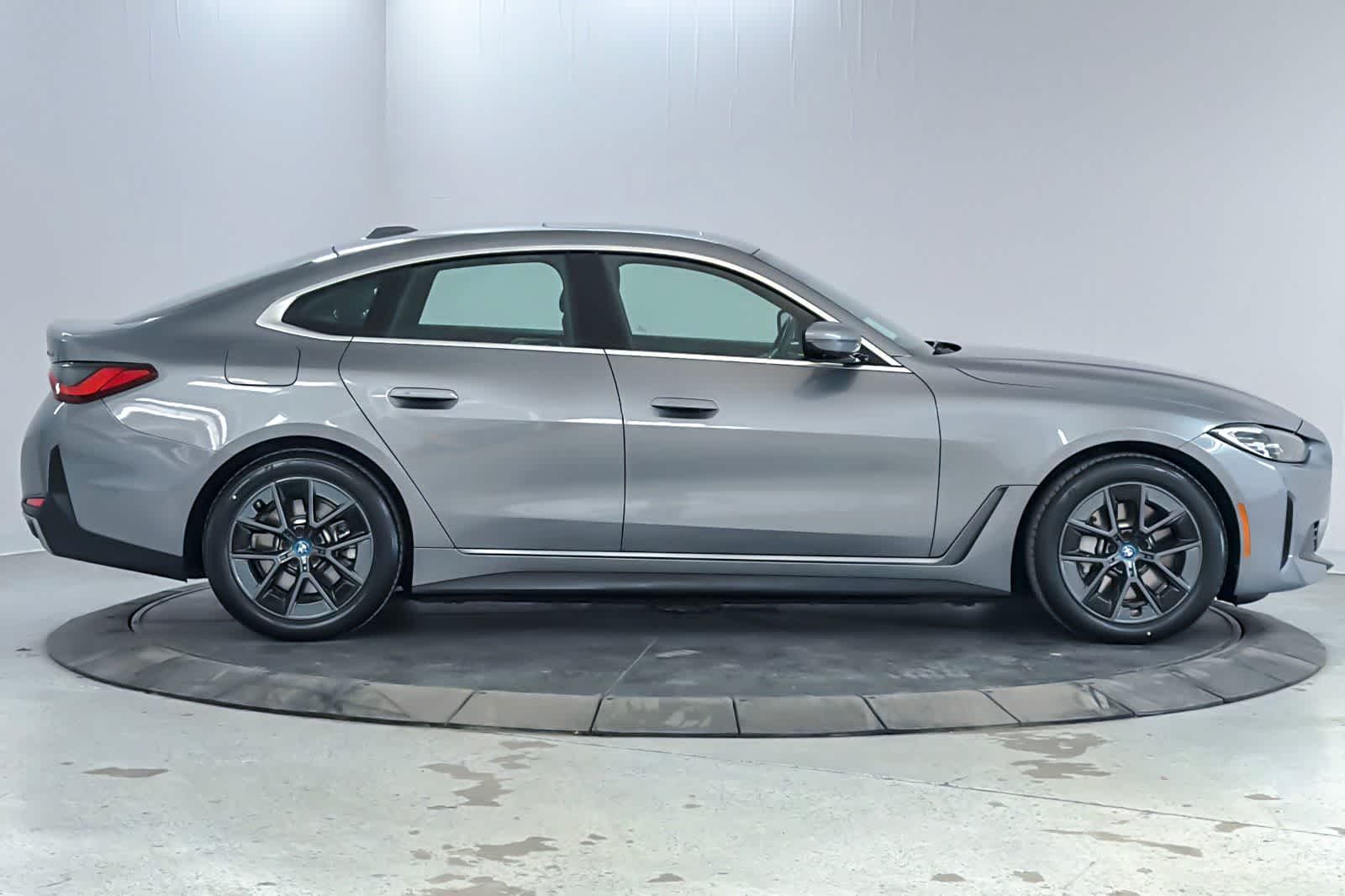 Thumbnail: 2023 BMW i4 - 8