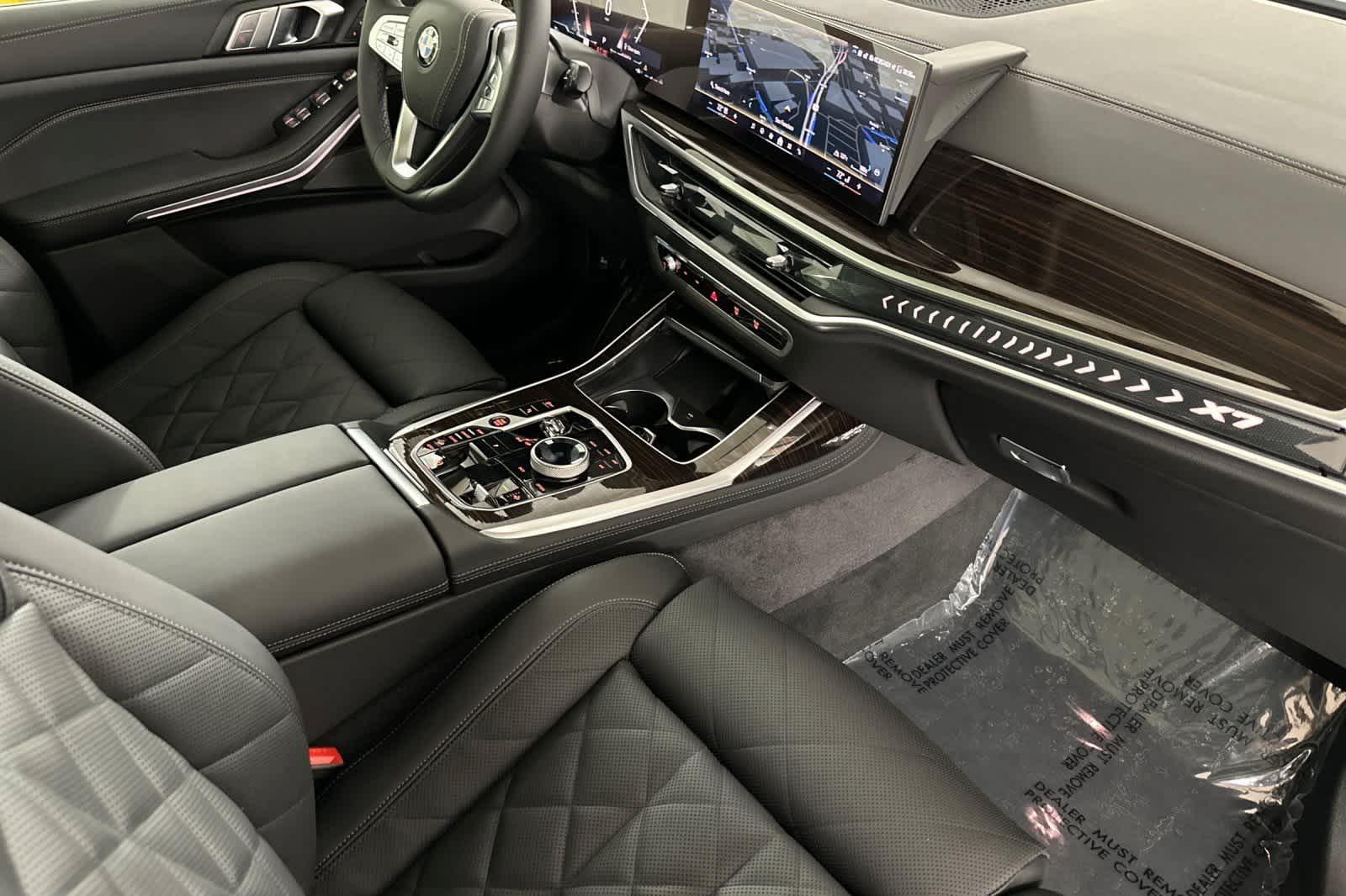 Thumbnail: 2026 BMW X7 - 16