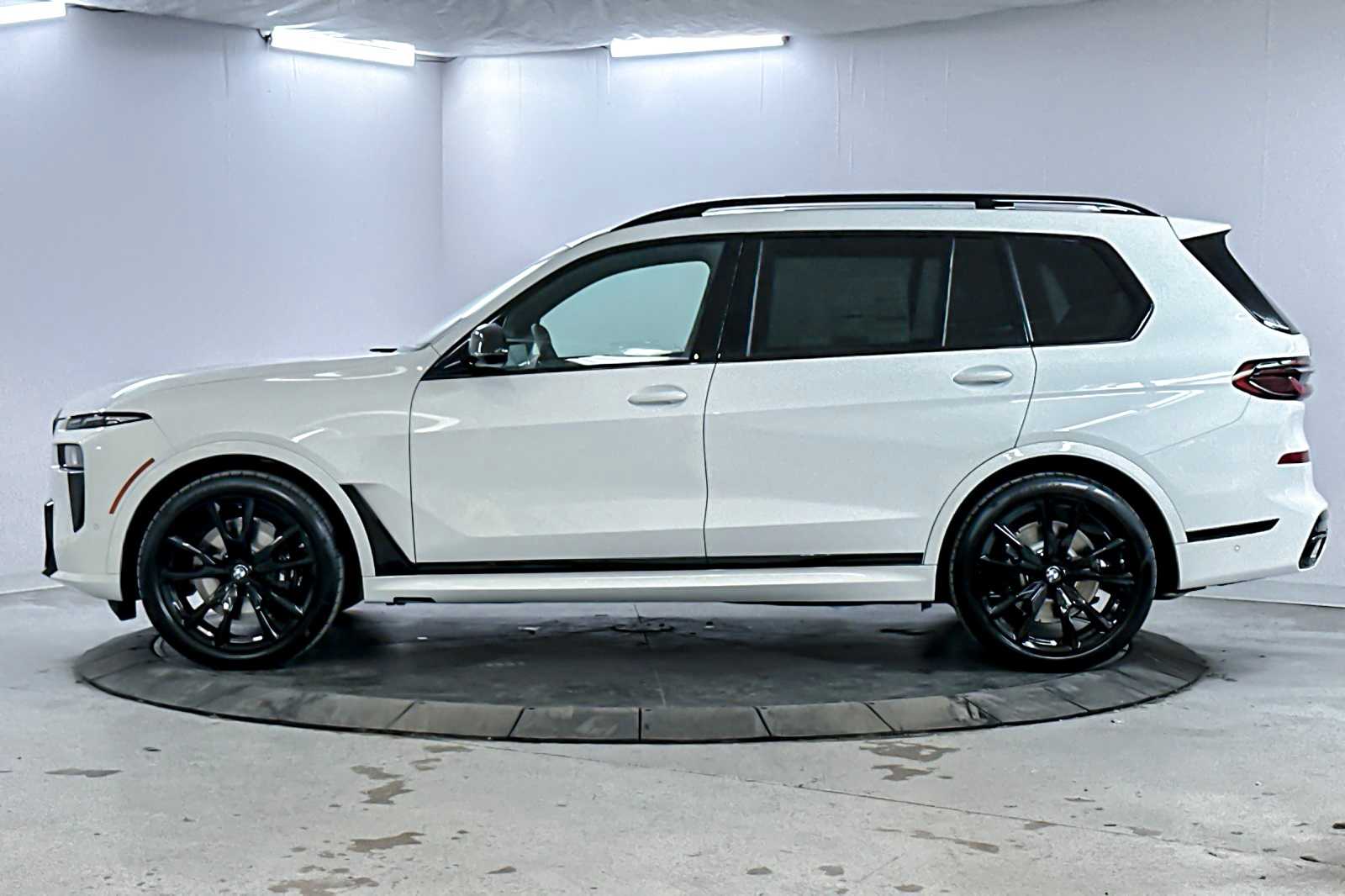 Thumbnail: 2026 BMW X7 - 5