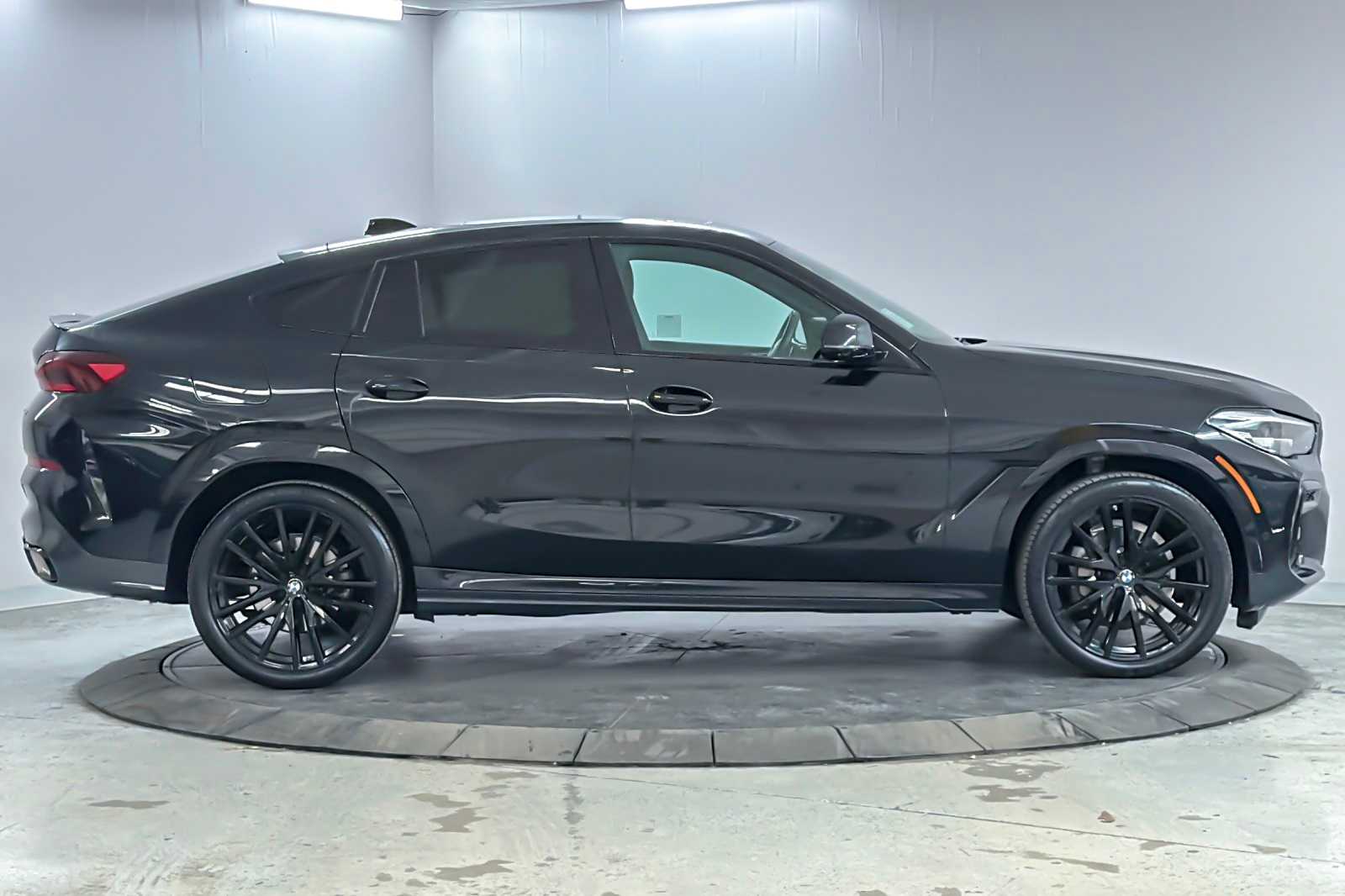 Thumbnail: 2023 BMW X6 - 8