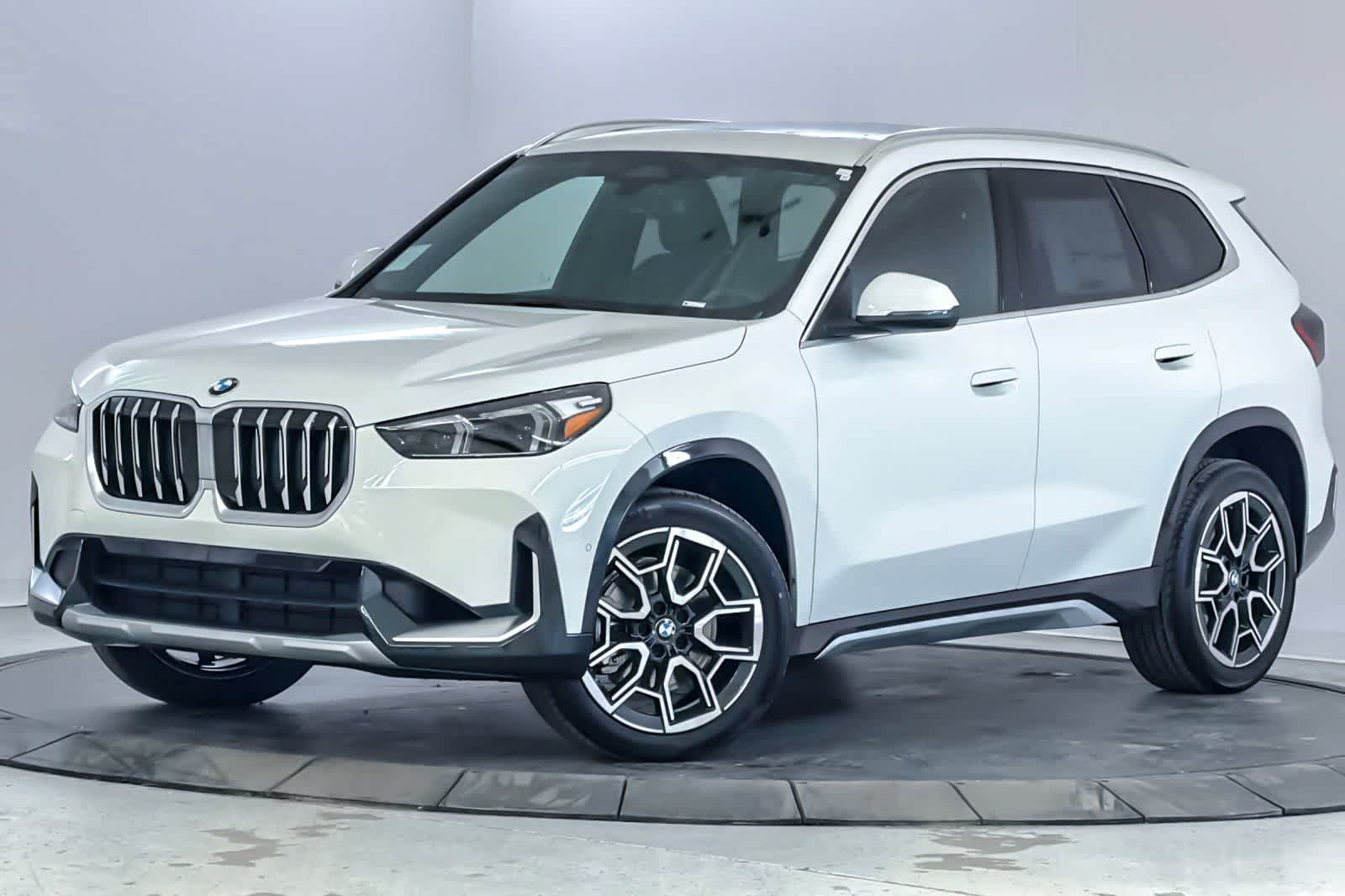 Thumbnail: 2026 BMW X1 - 1