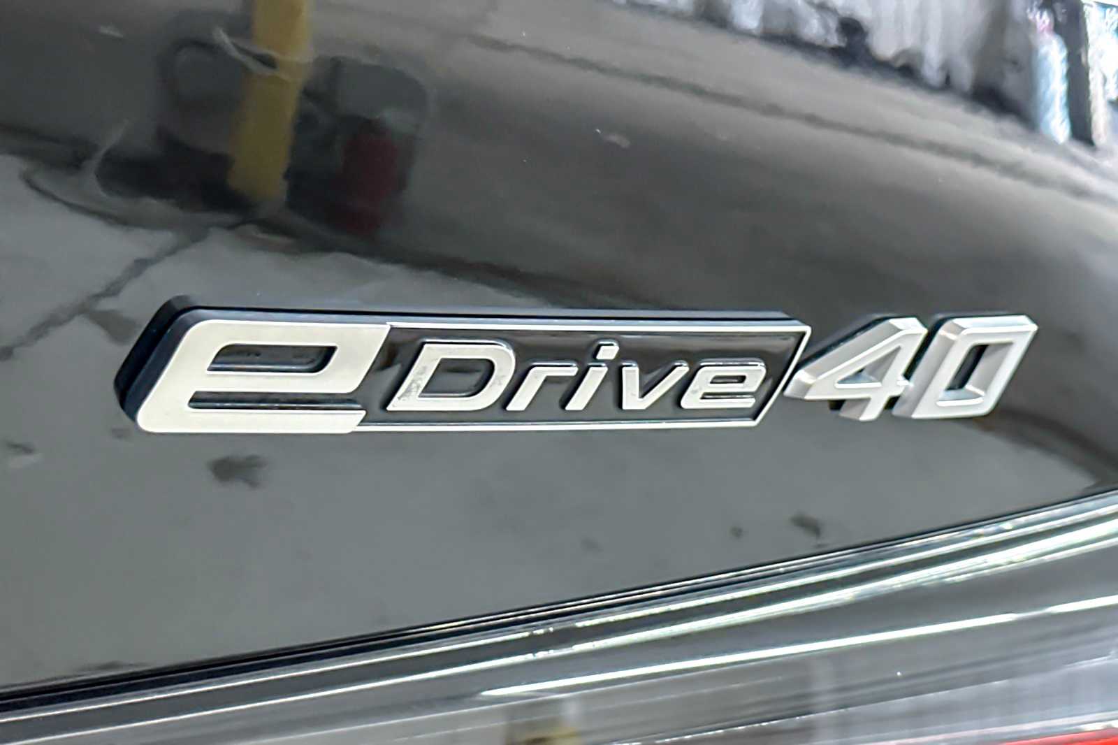 Thumbnail: 2025 BMW i4 - 27