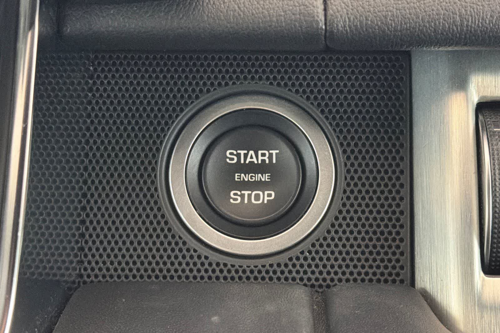 Thumbnail: 2022 Land Rover Range Rover - 23