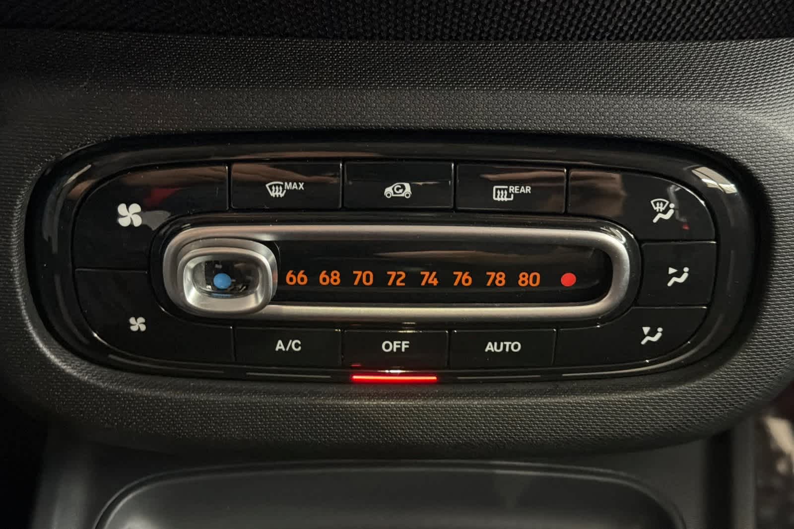 Thumbnail: 2018 smart fortwo - 19