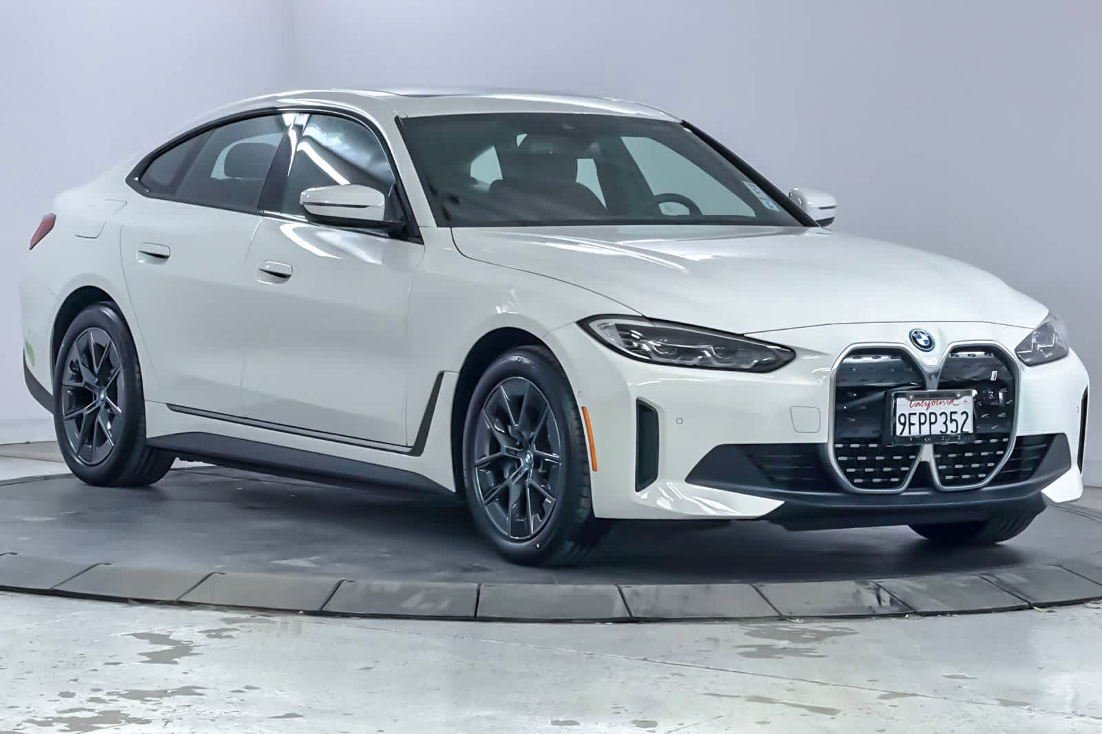 Thumbnail: 2023 BMW i4 - 9