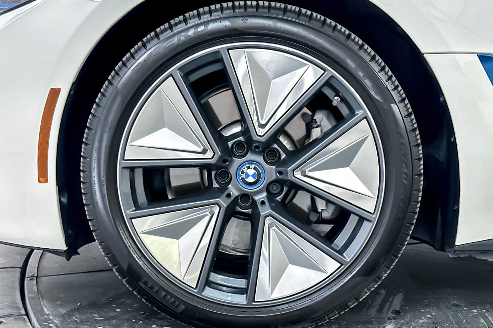 Thumbnail: 2022 BMW i4 - 26