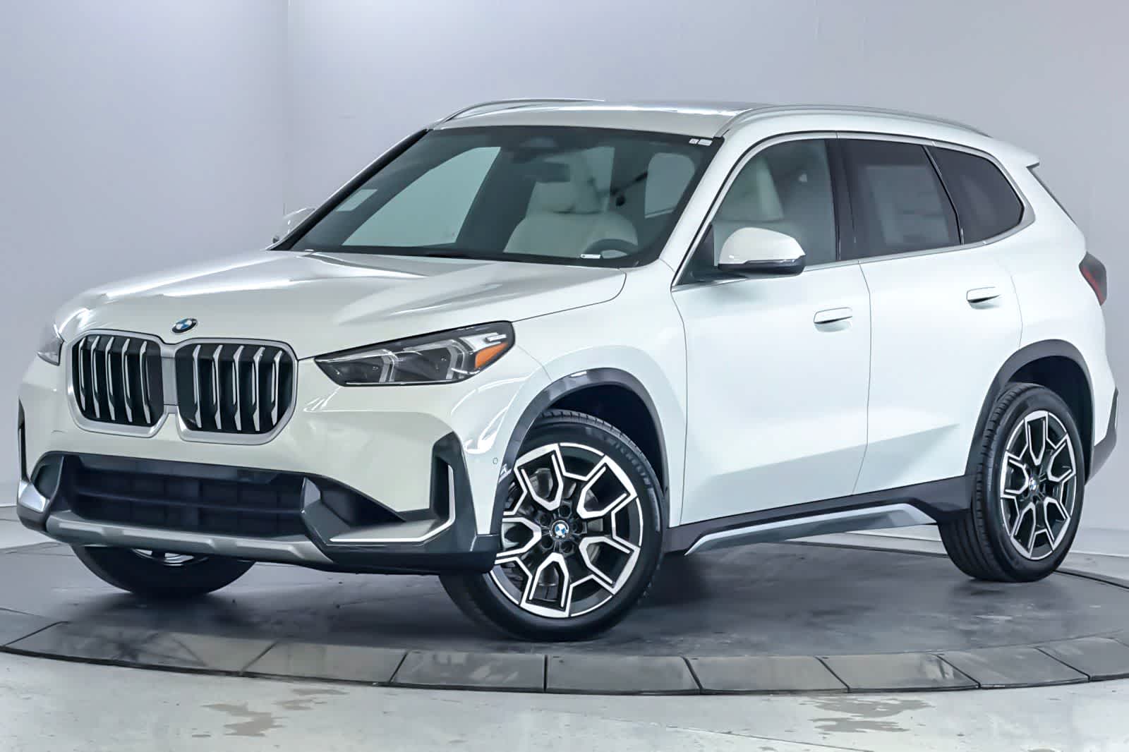 Thumbnail: 2026 BMW X1 - 1