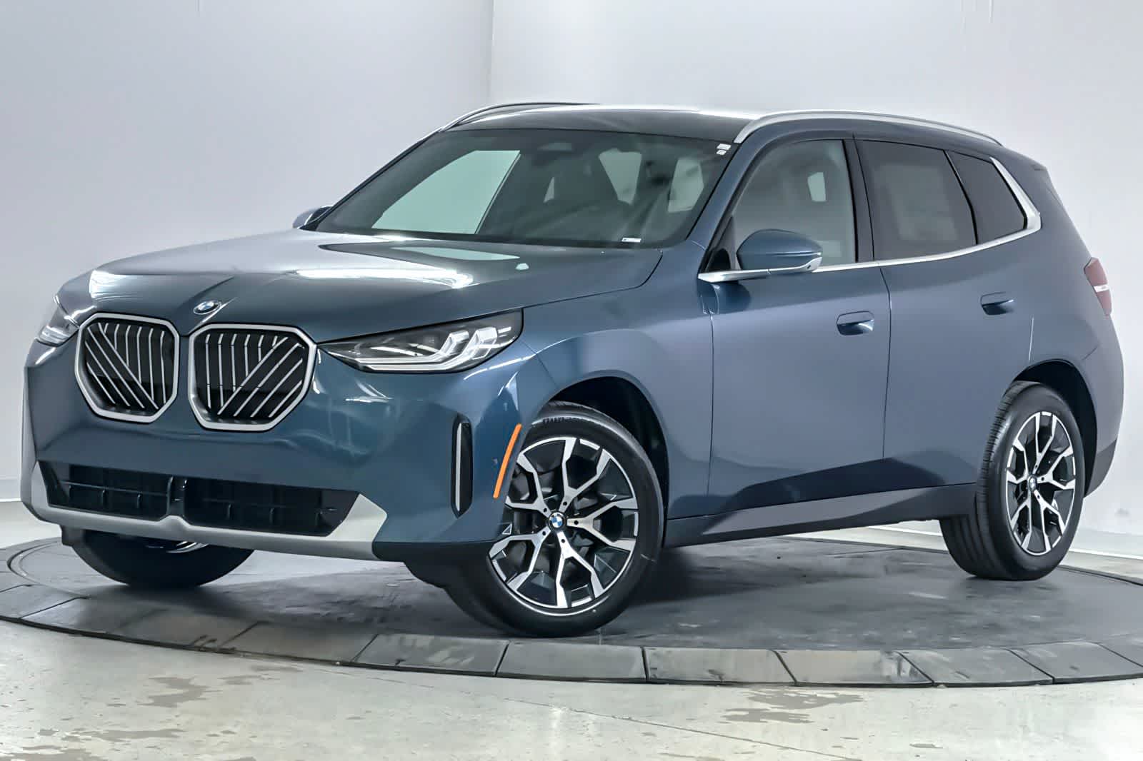 Thumbnail: 2026 BMW X3 - 1