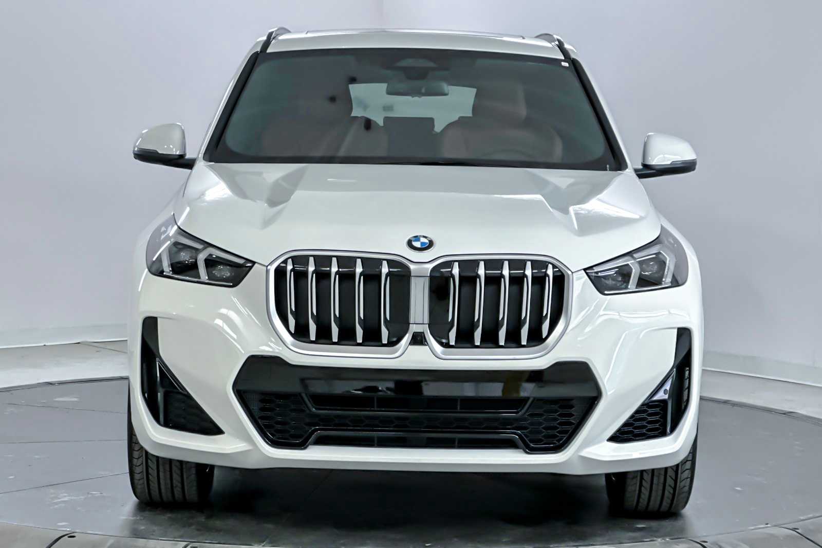 Thumbnail: 2026 BMW X1 - 10