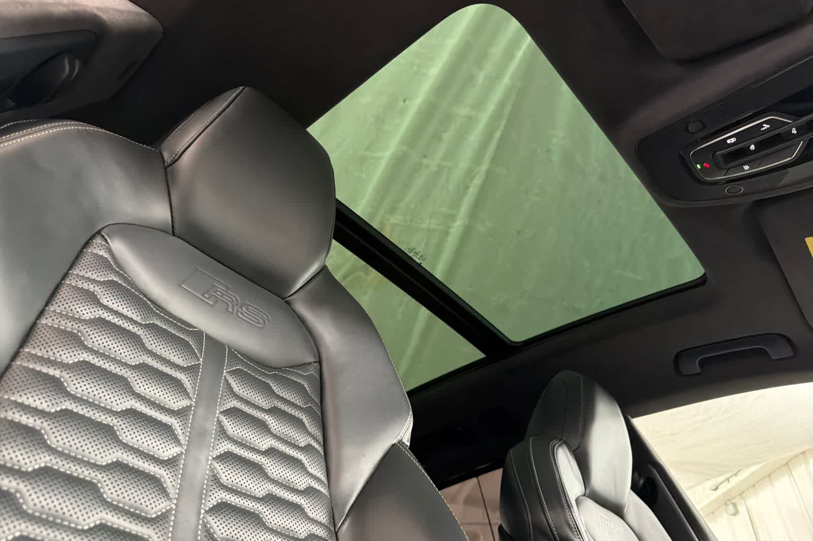 Thumbnail: 2022 Audi RS Q8 - 17