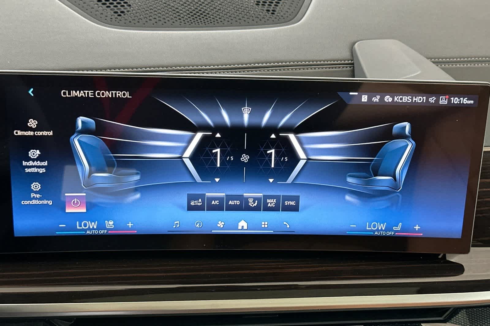 Thumbnail: 2026 BMW X7 - 21