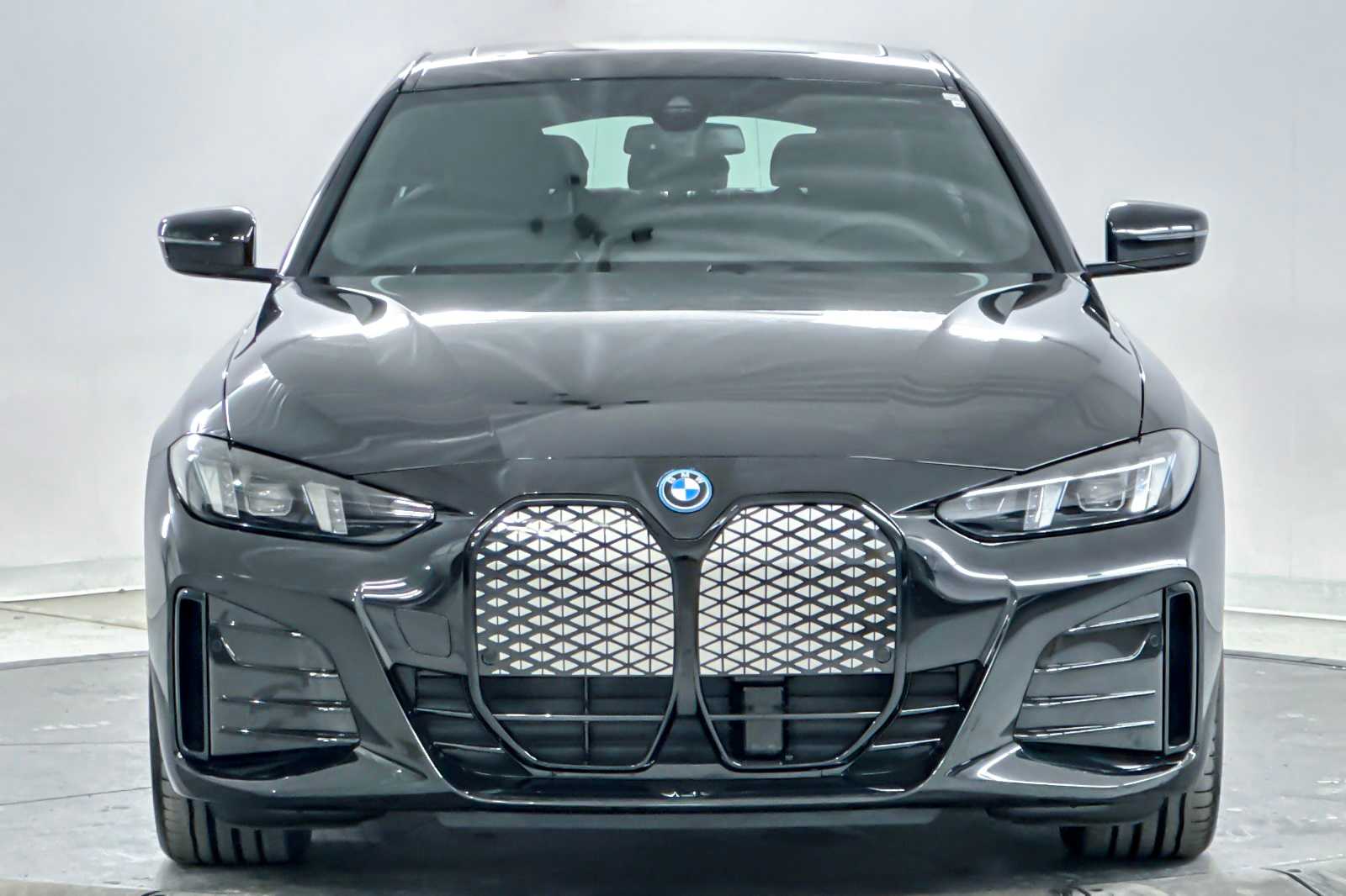 Thumbnail: 2025 BMW i4 - 10
