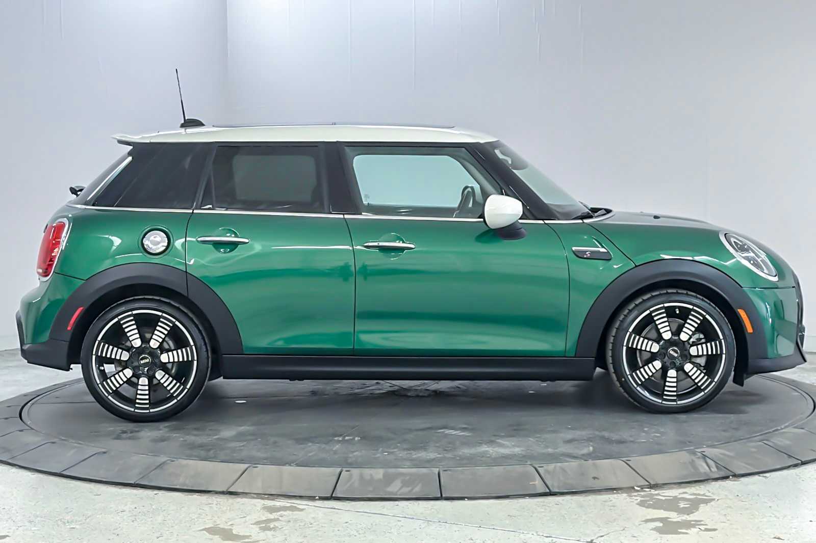 Thumbnail: 2023 MINI Cooper Hardtop - 8