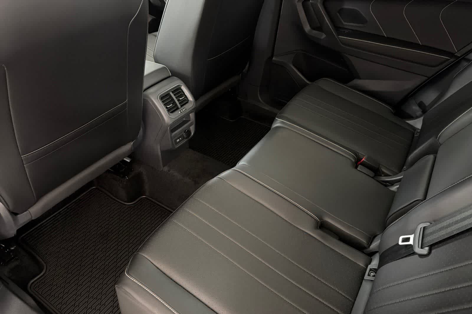 Thumbnail: 2024 Volkswagen Tiguan - 4