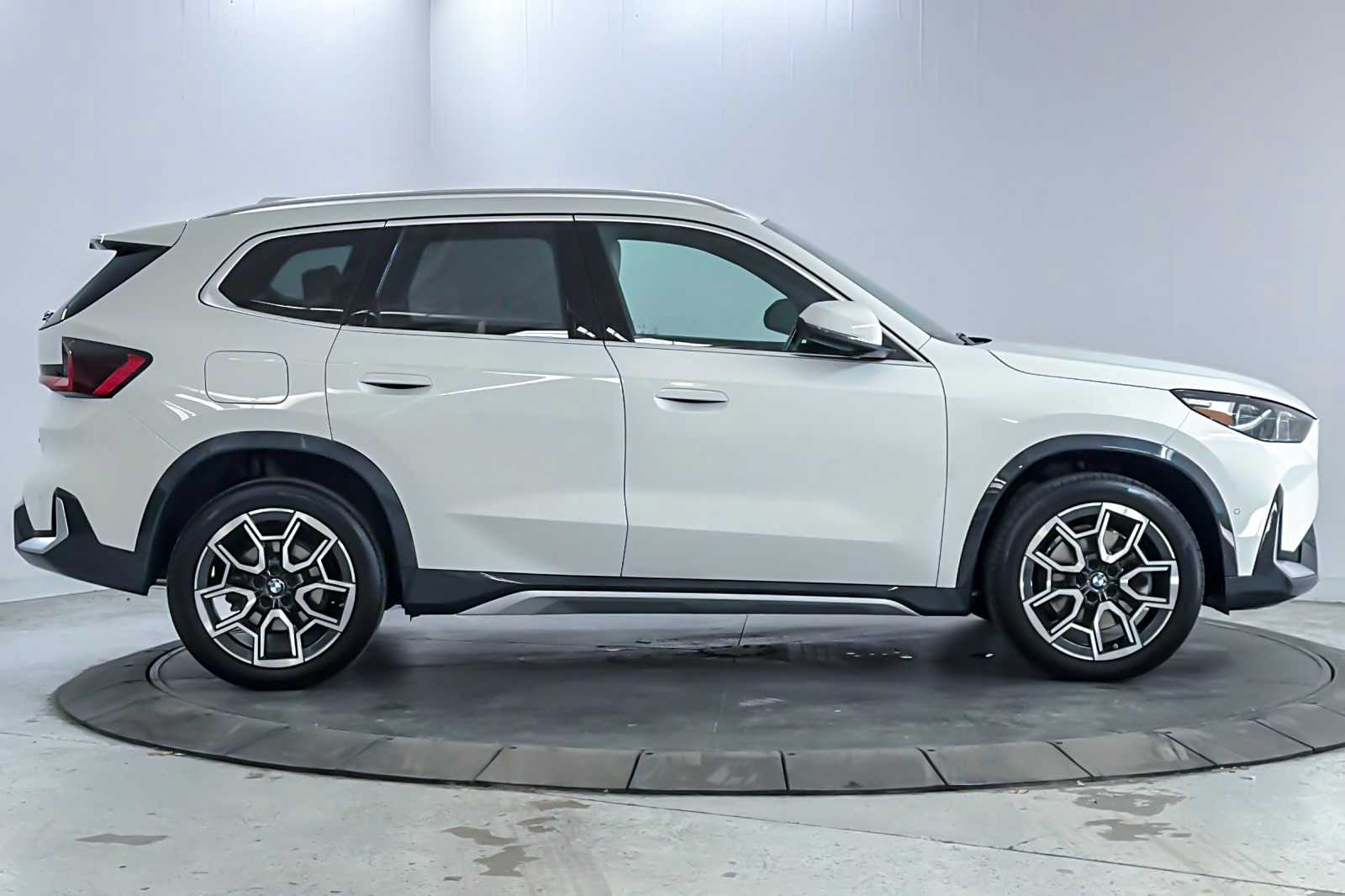 Thumbnail: 2025 BMW X1 - 8