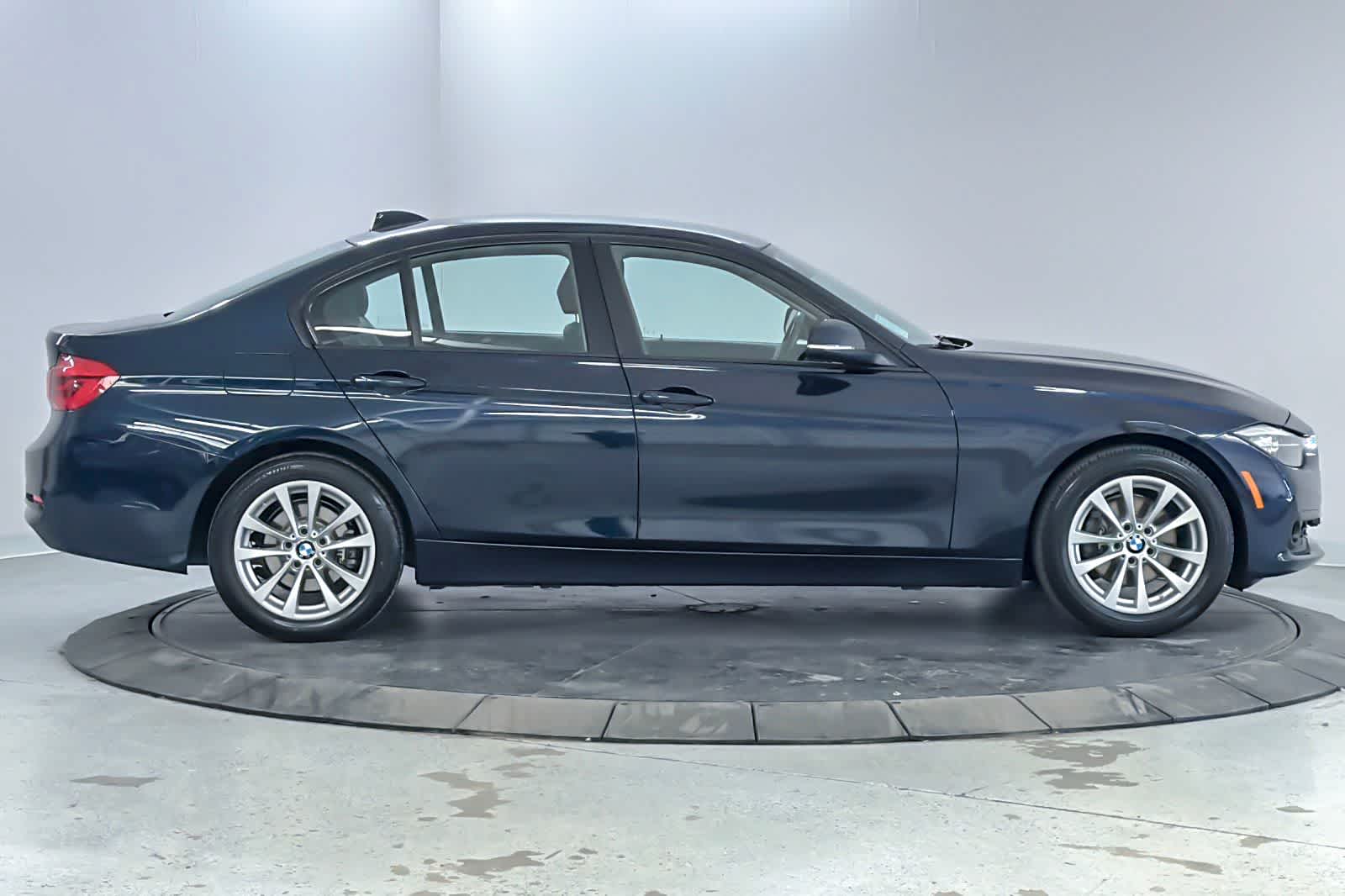 Thumbnail: 2016 BMW 3 Series - 8