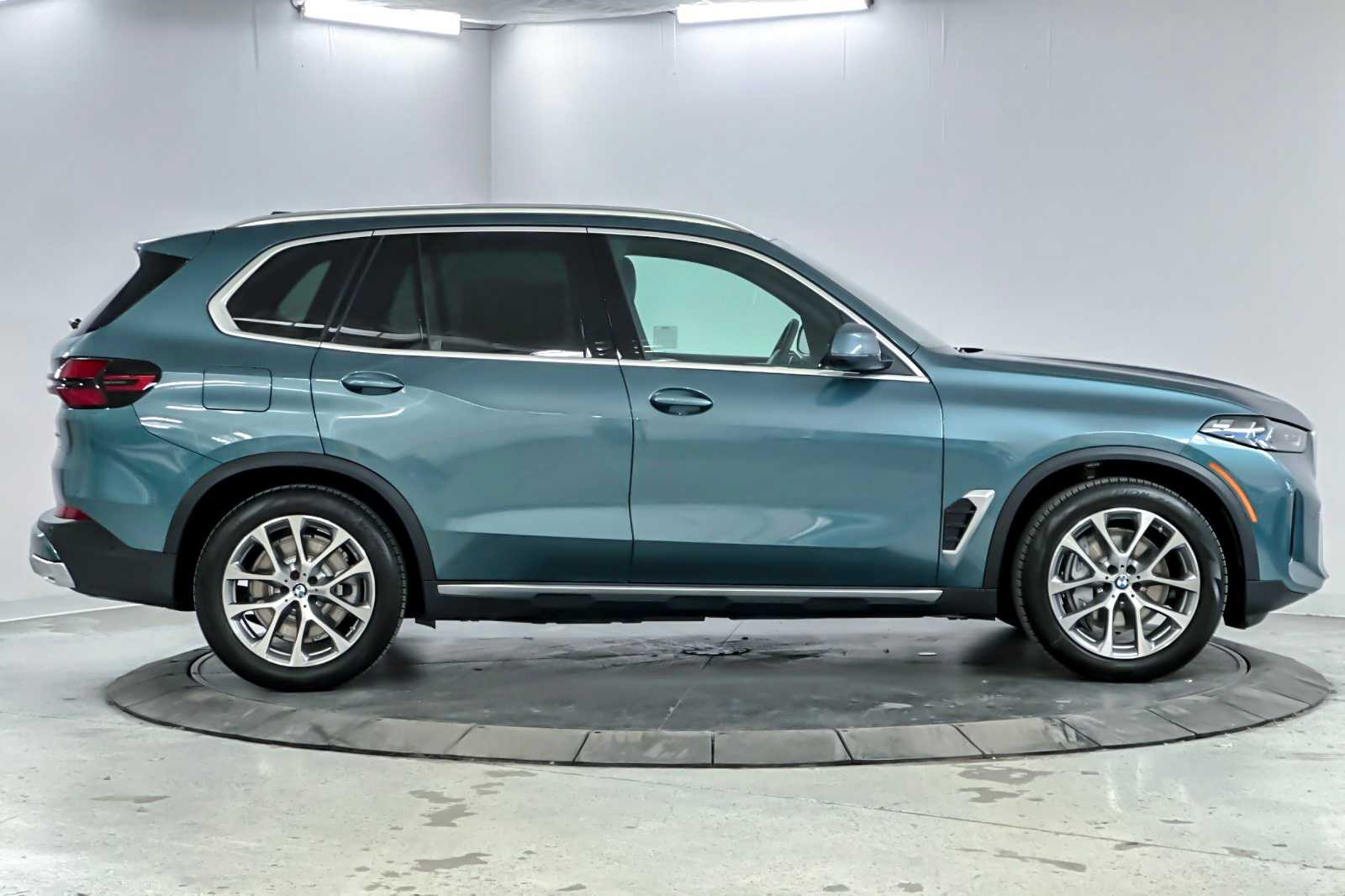 Thumbnail: 2026 BMW X5 - 8