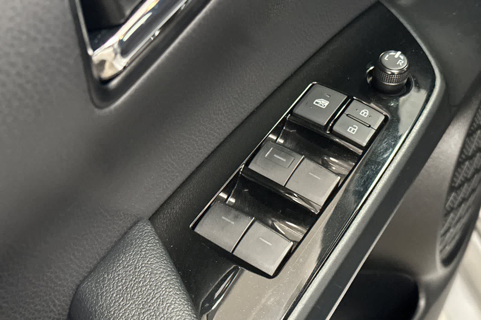 Thumbnail: 2020 Toyota Prius Prime - 13