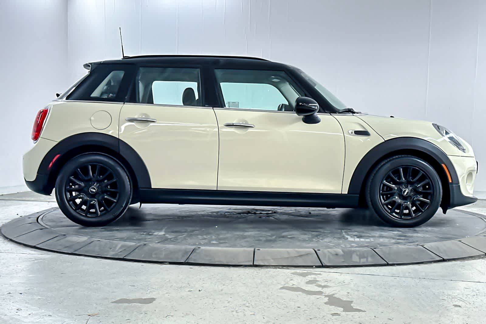 Thumbnail: 2019 MINI Cooper Hardtop - 8