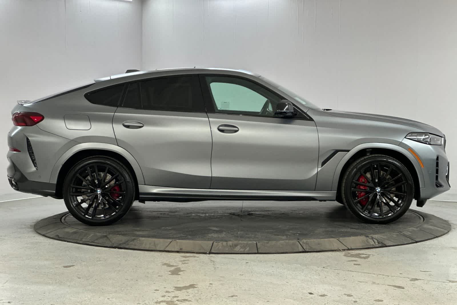 2026 BMW X6 M60i 8